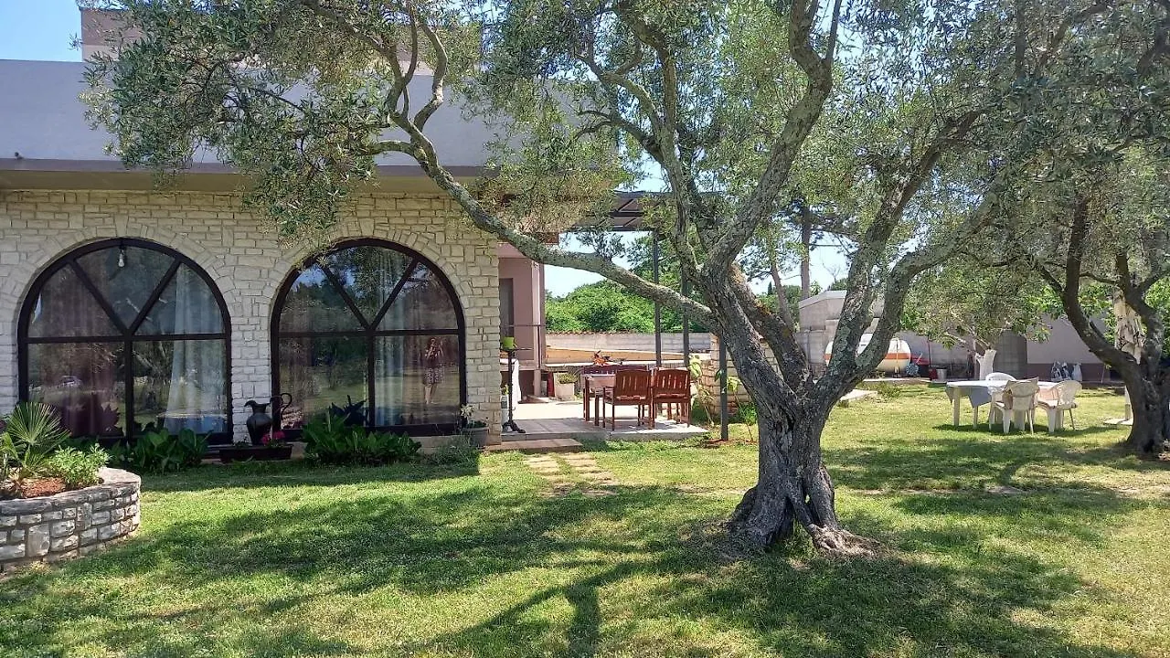 Olive Garden 2 Apartment Peroj Croatia