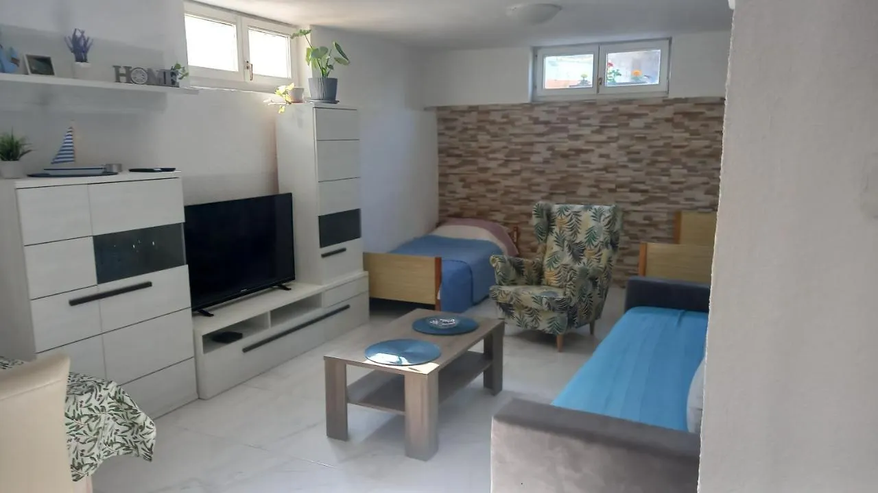 Olive Garden 2 Apartment Peroj